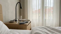 Feng shui no quarto: o que revela um copo de água na mesa de cabeceira